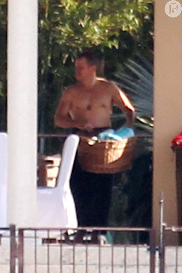 Matt Damon exibiu uma barriguinha saliente durante suas férias, em Miami, no dia 24 de dezembro de 2012