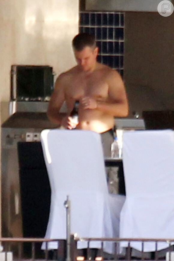 Matt Damon exibe barriguinha durante suas férias em Miami, no dia 24 de dezembro de 2012