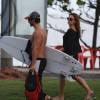 Isis Valverde acompanha o namorado, André Resende, em dia de surfe no Rio, nesta segunda-feira, 6 de junho de 2016