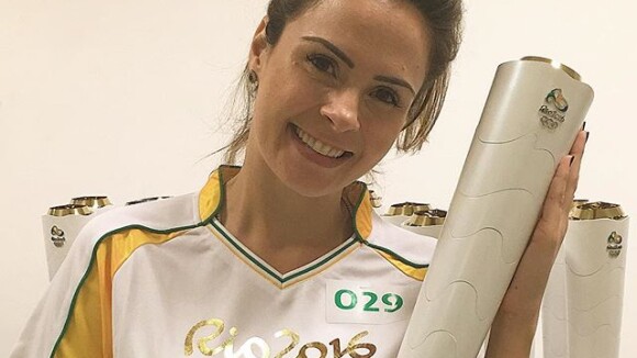 Ex-BBB Ana Paula Renault carrega tocha olímpica: 'Momento histórico'. Vídeo!