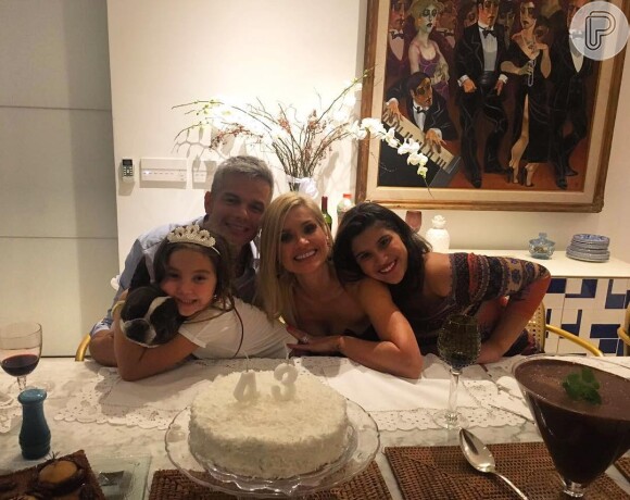 Flávia Alessandra ganhou surpresa da família ao completar 42 anos