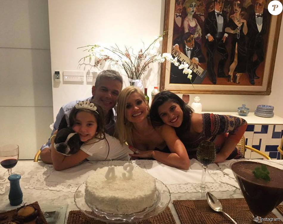 Flávia Alessandra ganhou surpresa da família ao completar 42 anos