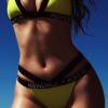 Kylie e Kendall Jenner lançam coleção de moda praia em parceria com a marca Topshop. As peças começarão a ser vendidas no dia 9 de junho. Algumas peças com o nome das famosas