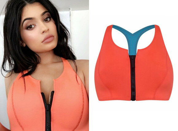 Kylie e Kendall Jenner lançam coleção de moda praia em parceria com a marca Topshop. As peças começarão a ser vendidas no dia 9 de junho