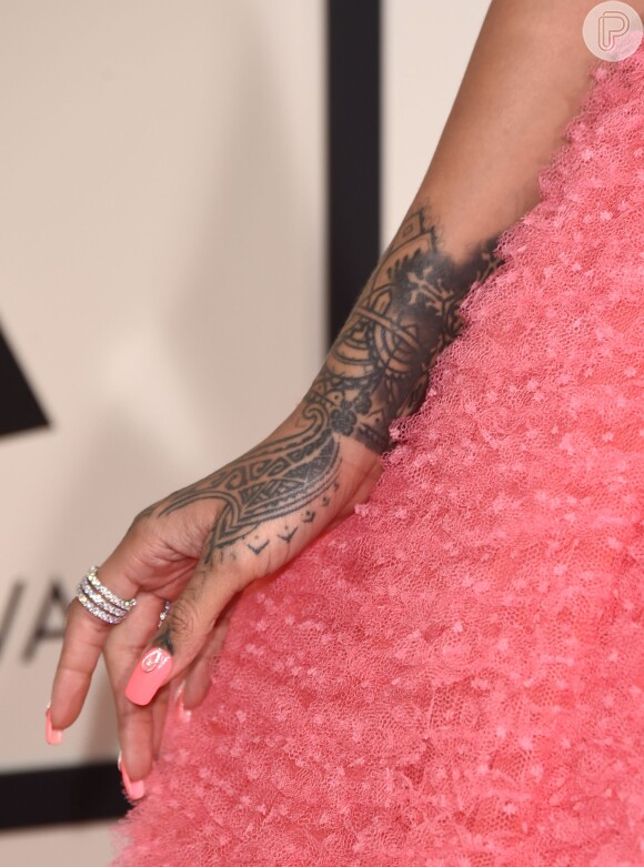 Em seu Snapchat, Ludmilla contou que fez tatuagem inspirada na cantora Rihanna