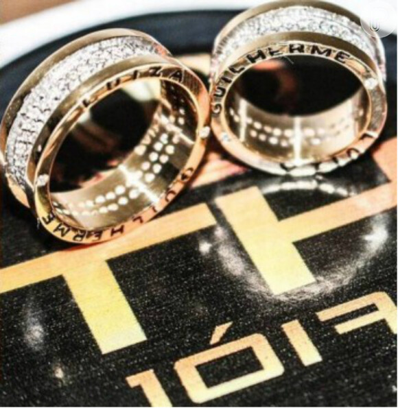 O funkeiro ainda mandou grafar o nome do casal em cada uma das jóias e a encomenda foi paga à vista