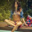 Thaila Ayala  exibiu as curvas ao posar de biquíni para uma   campanha de moda praia  