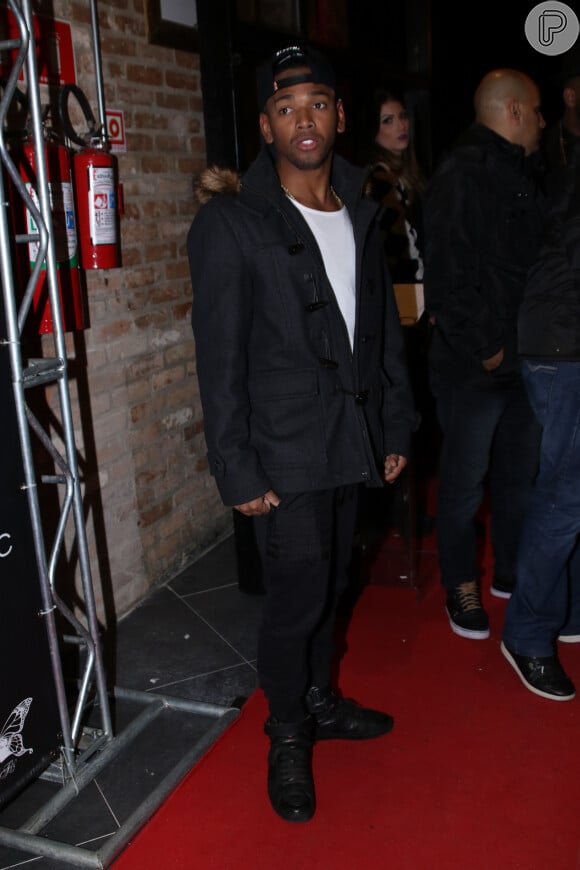 Diversos famosos prestigiaram o evento. Entre eles, o ator Bruno Gissoni, Nego do Borel e o ex-namorado de Bruna Marquezine, o modelo Marlon Texeira