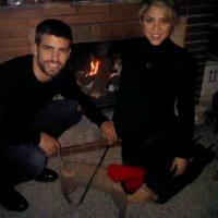 Shakira e Gerard Piqué curtem Natal juntos no calor de lareira na Espanha