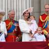Príncipe George e Charlotte roubam a cena ao serem clicados com os pais, Kate Middleton e Príncipe William em comemoração da família real neste sábado, dia 11 de junho de 2016