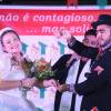 Ex-BBBs Matheus e Cacau se casam em festa junina no Rio