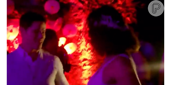 José Loreto postou um vídeo dançando no casamanto com Debora Nascimento para se declarar neste domingo (12)