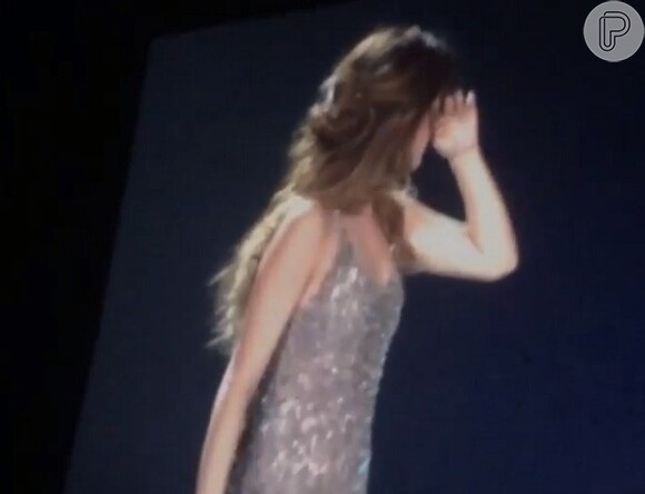 Selena Gomez vai às lágrimas ao cantar música para a amiga Christina Grimmie, assassinada em show