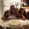 Otaviano Costa celebra os seus 43 anos, completados em 13 de maio de 2016, com a mulher, Flávia Alessandra, a filha, Olívia, de 5 anos, e a enteada, Giulia Costa, 16