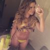 Com a barriga seca e bem bronzeada, Fernanda Souza exibiu a boa forma no Instagram
