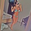 Fernanda Souza esbanja a musculatura definida das coxas em fotos com roupa de banho