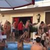 Neymar dá banho de champagne em amigos durante festa em Las Vegas