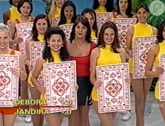 Ellen Rocche em jogo do programa 'Fantasia' comandado por Débora Rodrigues, musa dos sem-terra no final dos anos 1990