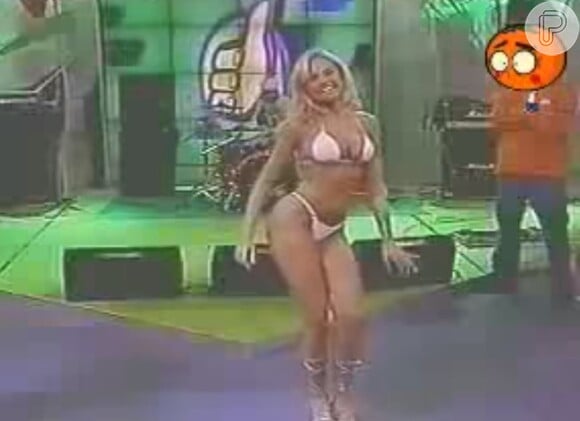 Ellen Rocche desfilava de lingerie no programa 'Super Positivo' (Band, 2000)
