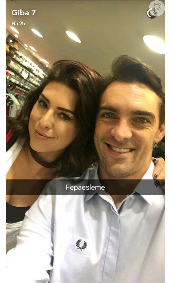 Encontro entre Fernanda Paes Leme e o ex-jogador de vôlei Giba foi registrado por eles no Snapchat