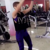 Isabella Santoni mostra vídeo de exercícios com capoeira e musculação: 'Foco!'