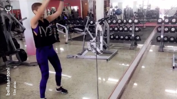 Isabella Santoni mostra vídeo de exercícios com capoeira e musculação: 'Foco!'