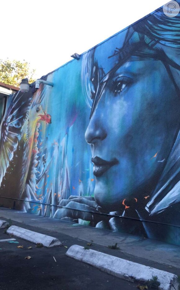 Claudia Leitte tem o rosto grafitado em pintura de rua nos EUA: 'Belezura'