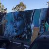 Claudia Leitte tem o rosto grafitado em pintura de rua nos Estados Unidos