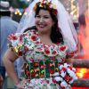 Flores, laços, tule, véu e muita diversão! Que tal o vestido de noivinha caipira da atriz Mariana Xavier?