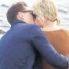 Taylor Swift foi flagrada aos beijos com o ator Tom Hiddleston