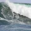 Maya Gabeira surfa ondas gigantes com mais de 20 metros de altura