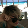 A atriz publicou vídeos em seu perfil do Snapchat na praia