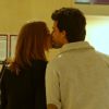 Marina Ruy Barbosa e Xandinho Negrão trocam beijos antes de ir ao cinema