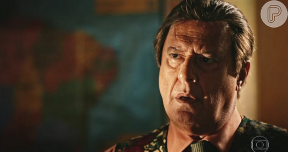Afrânio (Antonio Fagundes) ameaça bater em Miguel (Gabriel Leone) em 'Velho Chico'