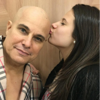 Edson Celulari, diagnosticado com câncer, posa com a filha, Sophia: 'Amor cura'