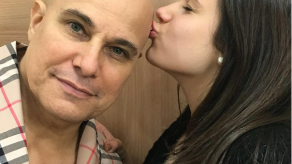 Edson Celulari, diagnosticado com câncer, posa com a filha, Sophia: 'Amor cura'