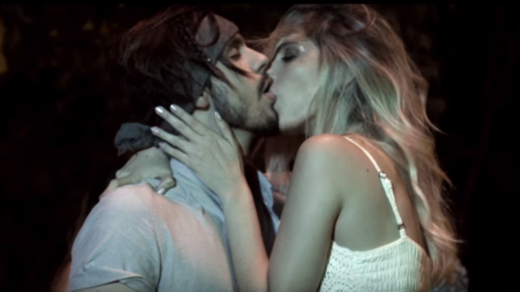 Modelo admite ciúme do namorado no clipe 'EVME', de Luan Santana:'Beijo técnico'