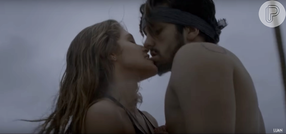 A modelo Gabriele Marinho protagonizou cenas quentes com Luan Santana no clipe de 'Eu, você, o mar e ela'