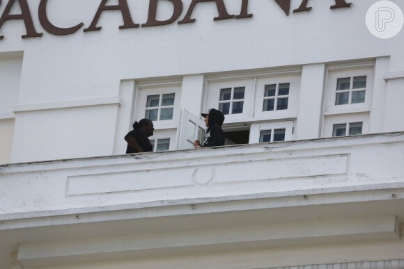 Justin Bieber na saca do hotel carioca