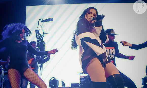 Anitta impressionou ao dançar o hit 'Bumbum Granada', dos MCs Zaac e Jerry, durante o show
