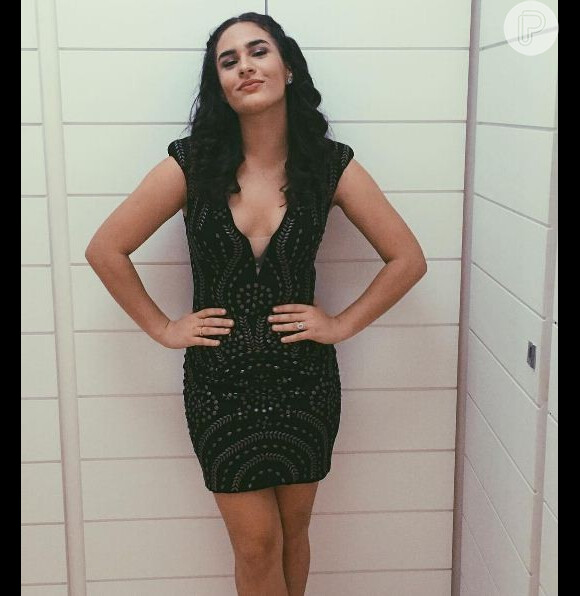 Lívian Aragão mostrou no Instagram o look escolhido para aproveitar a noite com as amigas