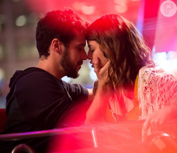 Giovanni (Jayme Matarazzo) acabou o namoro com Bruna (Fernanda Vasconcellos) após trocar beijos com Camila (Agatha Moreira), na novela 'Haja Coração'