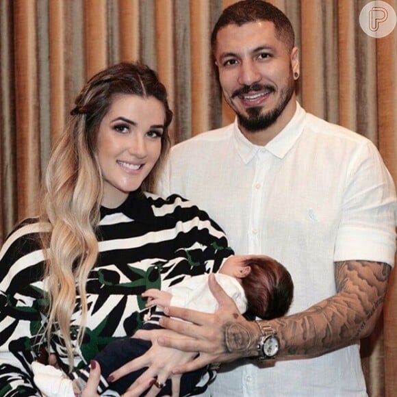 Casada com Fernando Medeiros, ex-BBB Aline Gotschalg emagreceu 13 kg após o nascimento do filho
