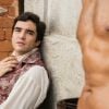 André (Caio Blat) engole em seco quando Tolentino (Ricardo Pereira) retira a camisa, na novela 'Liberdade, Liberdade'. Quem adianta é o colunista Daniel Castro nesta quinta-feira, 23 de junho de 2016
