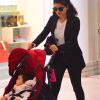 Vanessa Giácomo embarcou com a filha, Maria, de 1 ano e 5 meses, no aeroporto Santos Dumont, no Rio de Janeiro, nesta quinta-feira, 23 de junho de 2016