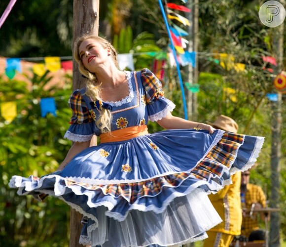 Angélica contou que adora usar trajes típicos das festas juninas: 'Sempre gostei dessa época do ano! Viva São João! Viva São Pedro! Viva São Antônio!'