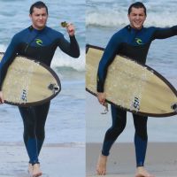 Klebber Toledo se irrita com lixo no mar após surfar em praia do Rio. Fotos!