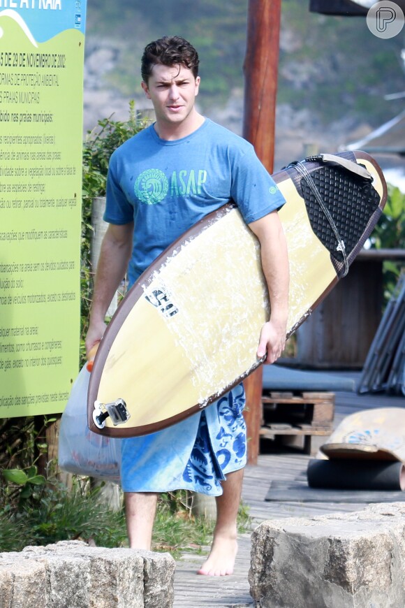 Klebber Toledo deixou a Prainha, na Zona Oeste do Rio de Janeiro, depois de surfar e tirar lixo do mar