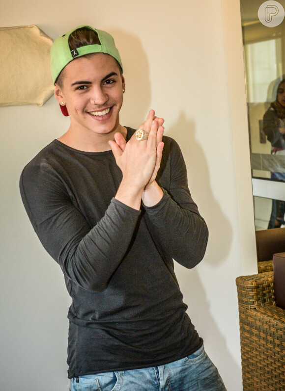 Repórter assediada por Biel comenta demissão: 'Objetivo sempre será defender honra como mulher e de classe profissional'