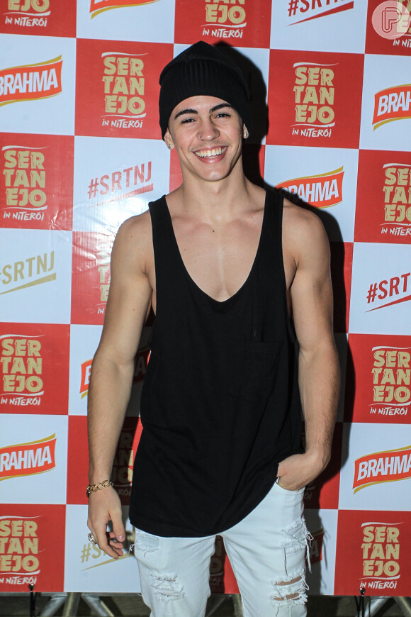 Repórter assediada por Biel comenta demissão: 'Objetivo sempre será defender honra como mulher e de classe profissional'